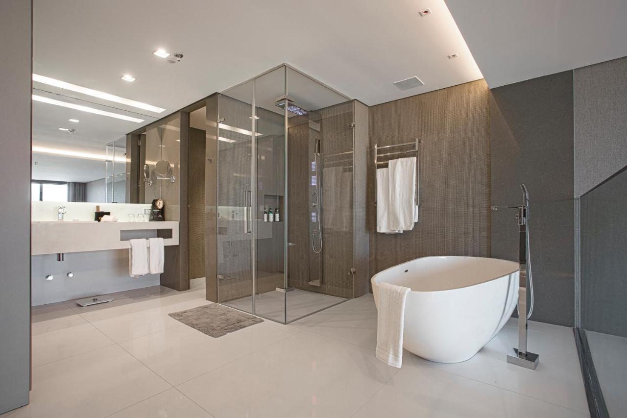 Suryaa Hotel Pinhais, Curio Collection By Hilton Exterior foto