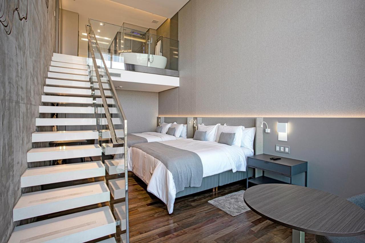 Suryaa Hotel Pinhais, Curio Collection By Hilton Exterior foto