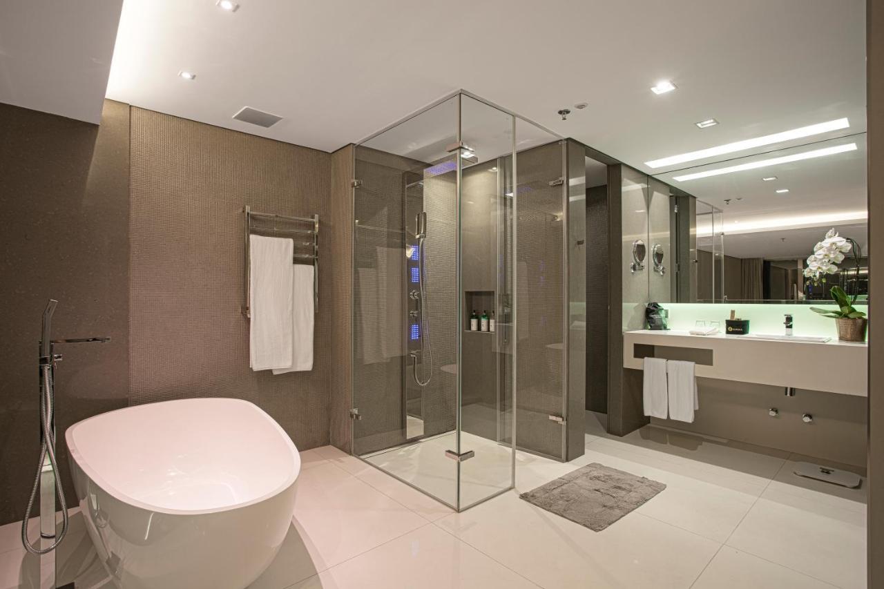 Suryaa Hotel Pinhais, Curio Collection By Hilton Exterior foto